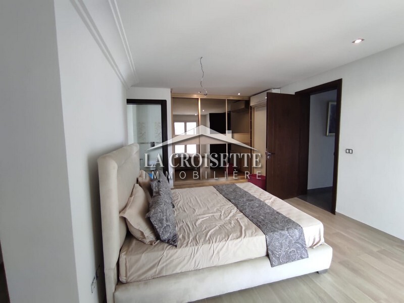 Villa de maître S+4 vide ou meublée à La Soukra